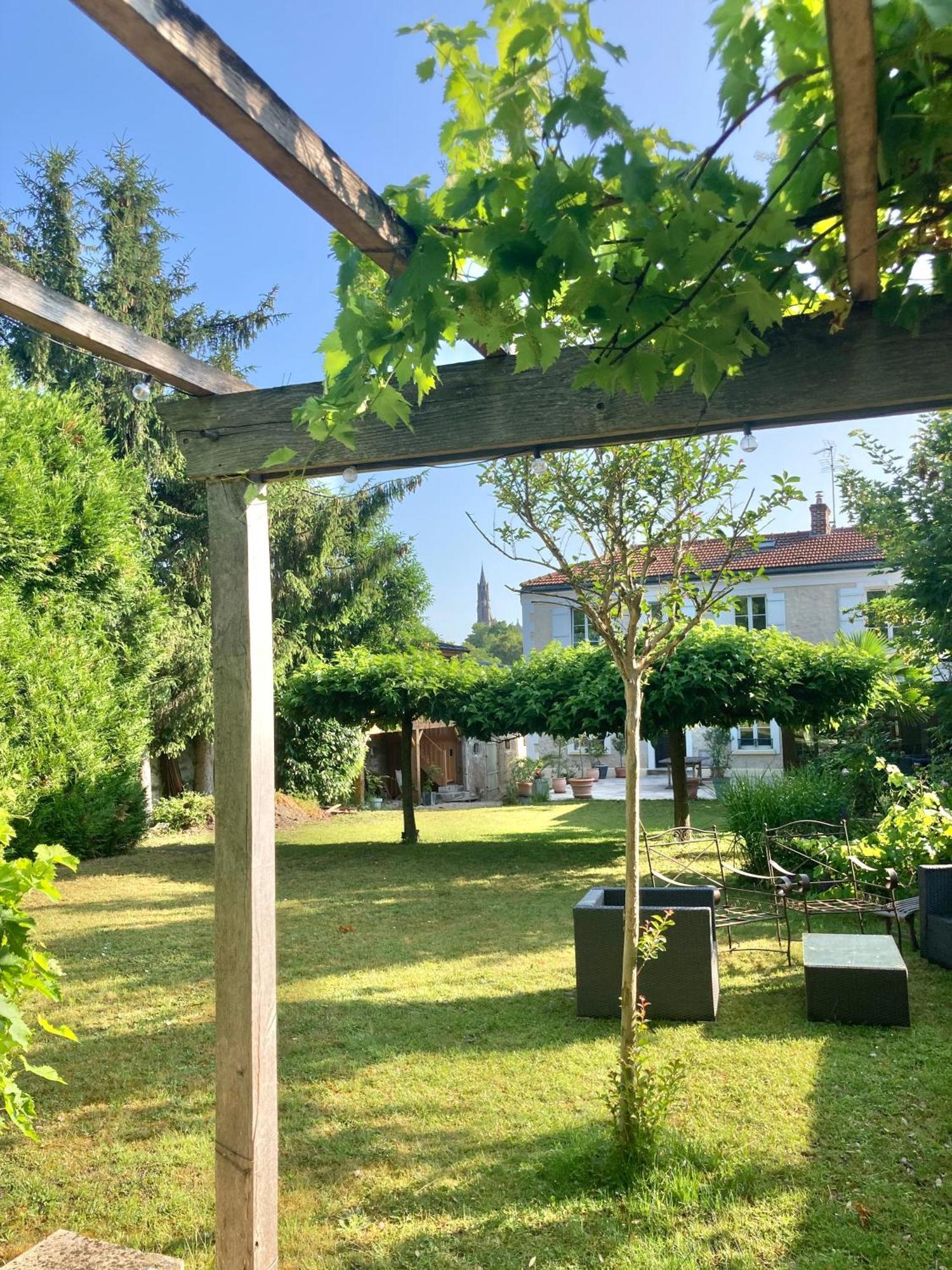 桑利斯Pierres Et Jardins住宿加早餐旅馆 外观 照片